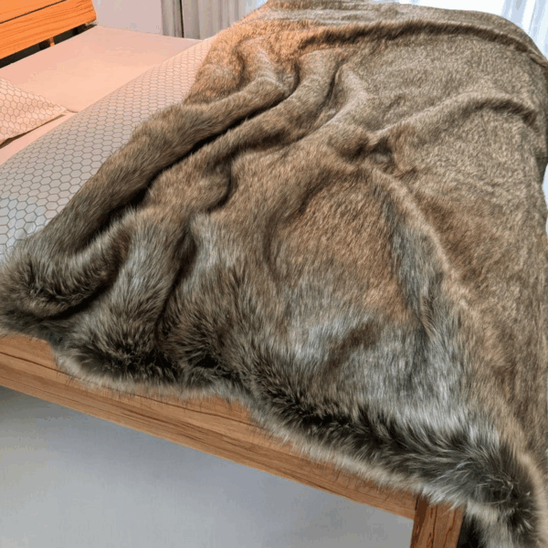 FRIDA - Tagesdecke aus Fellimitat – Bild 4